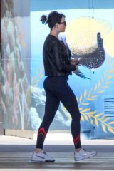 emma-stone-in-tights-at-a-gas-station-in-malibu-03-26-2016_26