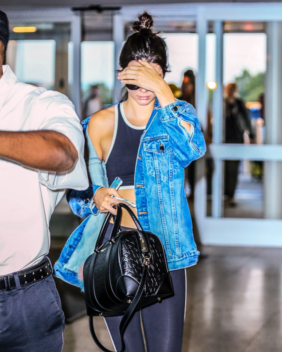 kendall-jenner-at-jfk-airport-in-new-york-07-01-2016_4