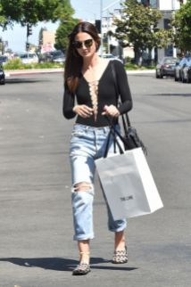 lily-aldridge-in-ripped-jeans-out-in-west-hollywood-04-22-2016_6